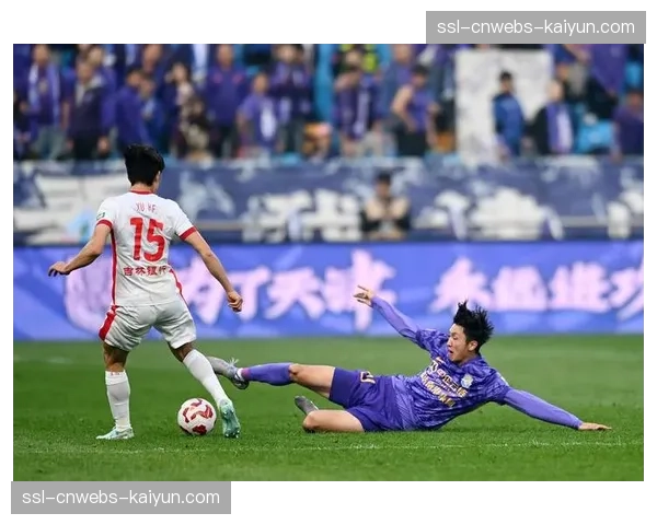 瞬间：终场哨响，39岁老将阎相闯被天津津门虎全队高高抛起